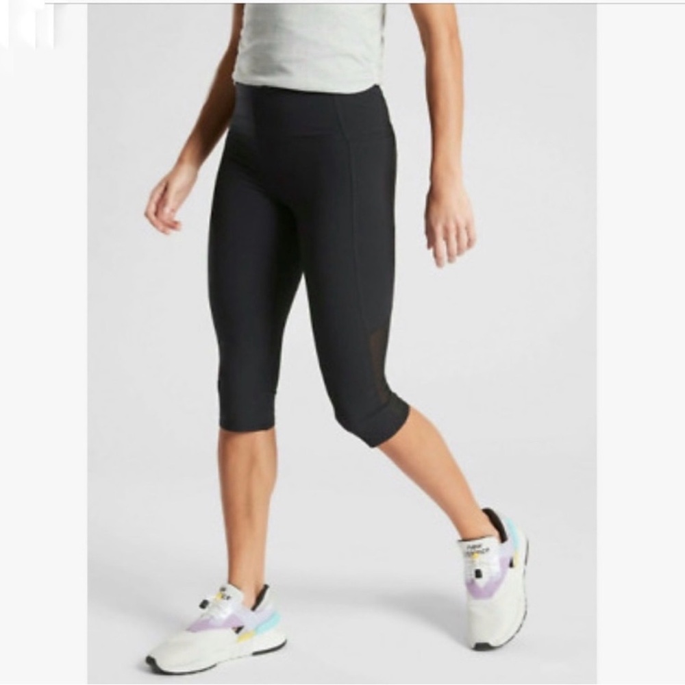 Athleta Women’s Size Small Dobby Action Cropped Athletic Leggings Black Mid Rise